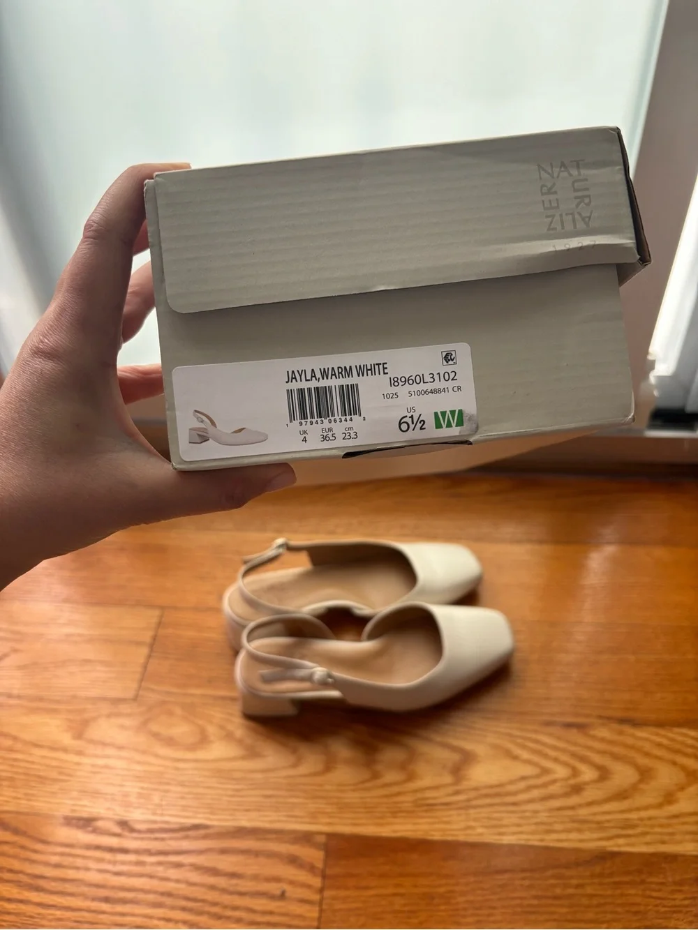 Naturalizer Jayla Slingback Pump in Warm White size 6.5W - worn once!